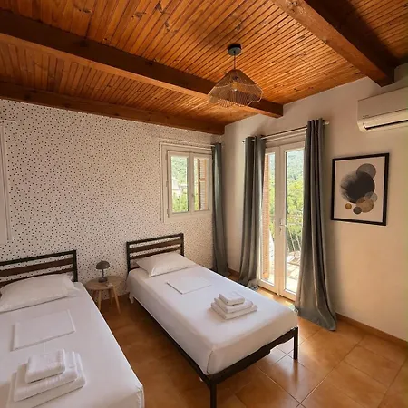 Maison Au Coeur Du Village, Mare E Monti Serriera (Corsica)