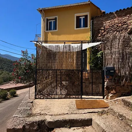 Maison Au Coeur Du Village, Mare E Monti * Serriera (Corsica)